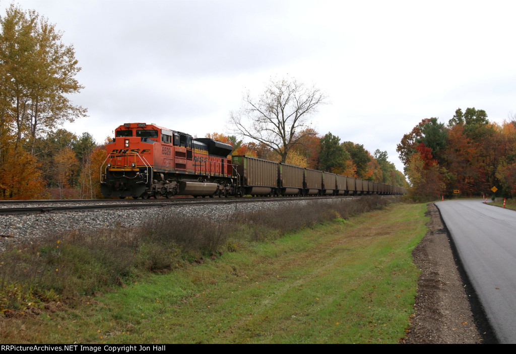 The DPU of N800-28 waits near the west end of the siding